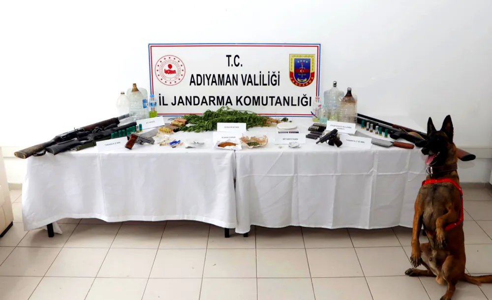 ‘‘JANDARMADAN UYUŞTURUCU OPERASYONU; (10) GÖZALTI’’