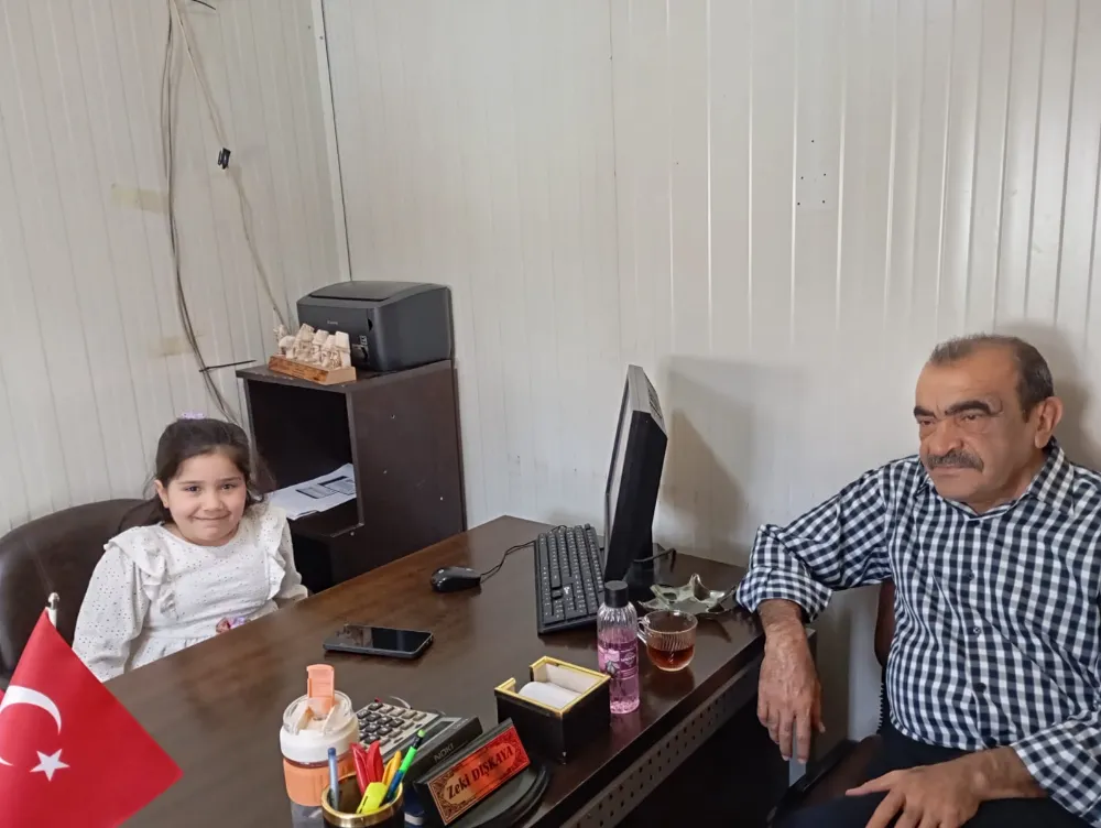 AGC BAŞKANI  ZEKİ DİŞKAYA 23 NİSAN ULUSAL EGEMENLİK BAYRAMINDA KOLTUĞUNU DEVRETTİ