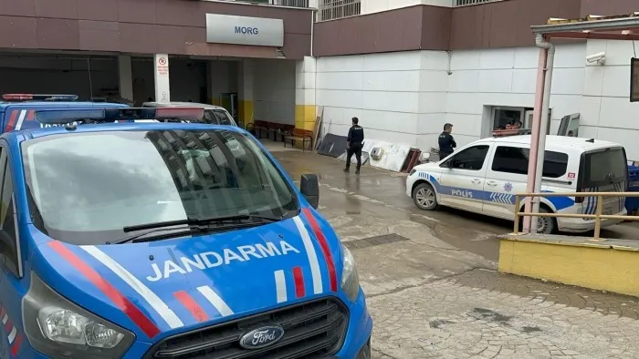 Adıyaman’da, bir kişi kendisini bağ evinin bahçesinde asarak yaşamına son verdi. 