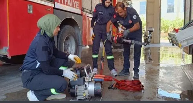 Kadın İtfaiyeciler Cesaretleri Göz Doldurdu