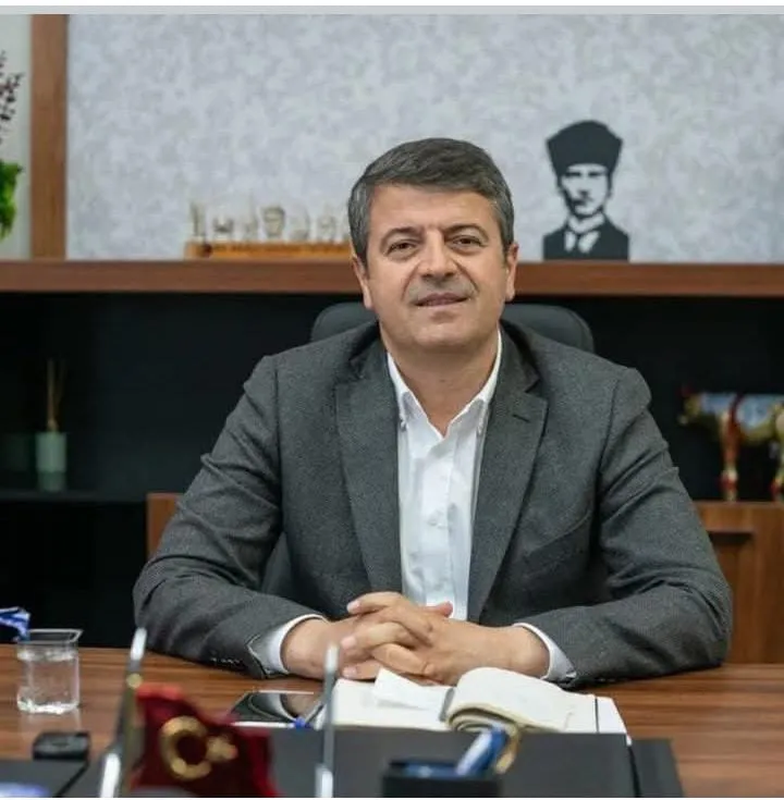 Adıyaman Belediye Başkanlığı görevinden uzaklaştırılan Abdurrahman Tutdere görevine iade edildi.