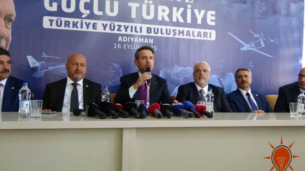 Enerji ve Tabi Kaynaklar Bakanı Alparslan Bayraktar, Ak Parti İl Başkanlığını ziyaret etti