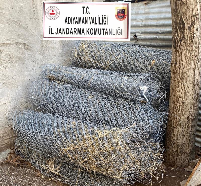 Jandarma Tel Hırsızlarını Yakaladı