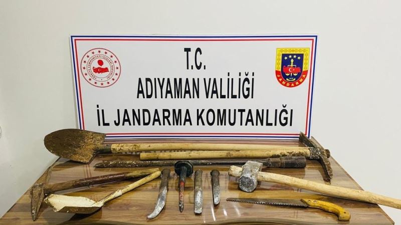 Kaçak Kazıya Jandarmadan Gözaltı